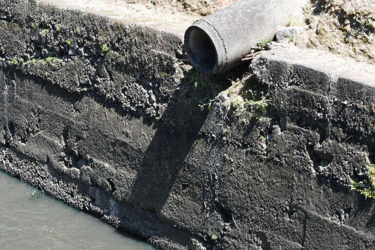 Sewer Pipe Draining